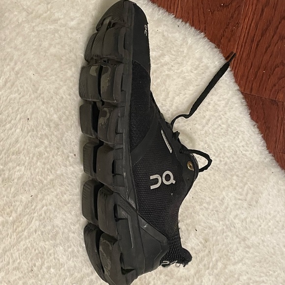 The Running-On-Cloud “Cloud Waterproof” Size 8.5 Used for 2 months, AMAZING!!! - Picture 5 of 5